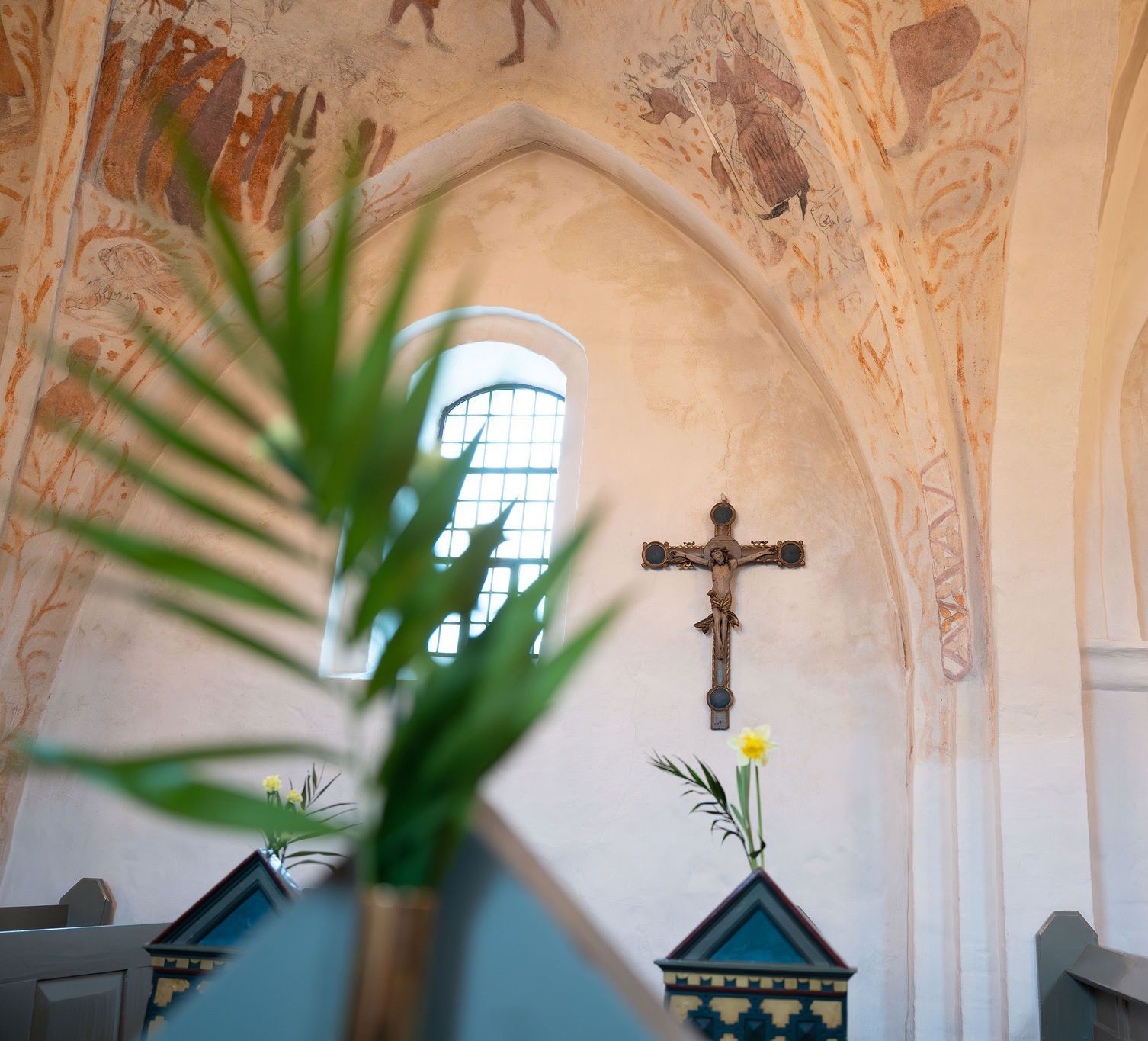 Kirkerum, kalkmalerier, palmeblad