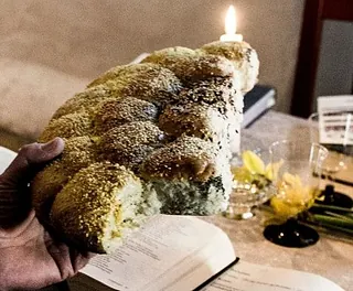 Brydebrød, lys, påskeliljer